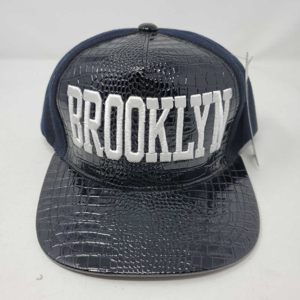 MU:KA: Black & Silver Brooklyn Snapback Hat- One Sz- NWT 5SRL005